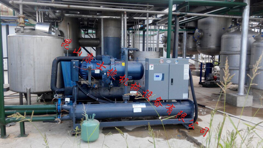反應(yīng)釜用螺桿式冷水機(jī)現(xiàn)場(chǎng)