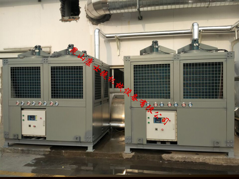 化工行業(yè)用風(fēng)冷防爆冷水機(jī)現(xiàn)場(chǎng)