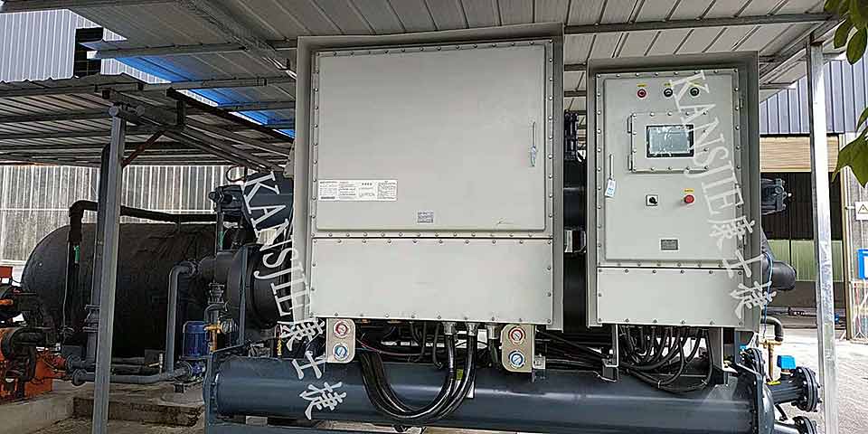 制藥業(yè)用低溫螺桿式防爆冷凍機(jī)使用現(xiàn)場(chǎng)照片